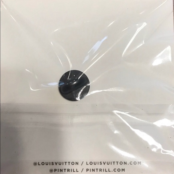 Louis Vuitton Special Edition Truck Pin - Picture 3 of 3